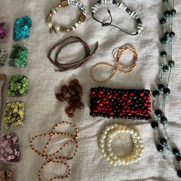 Lot Mixed Beads, Glitters, Jewelry Making set, Necklaces, Bracelets, Pearls - Picture 4 of 8